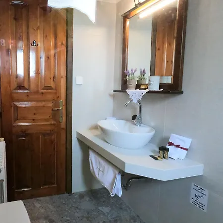 Amalthia Traditional 게스트하우스 3*